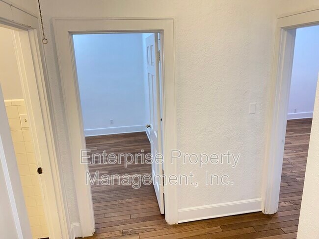 Building Photo - 451 S Reese St