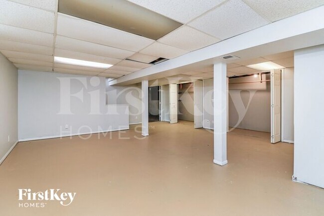 Building Photo - 930 5th Plaza