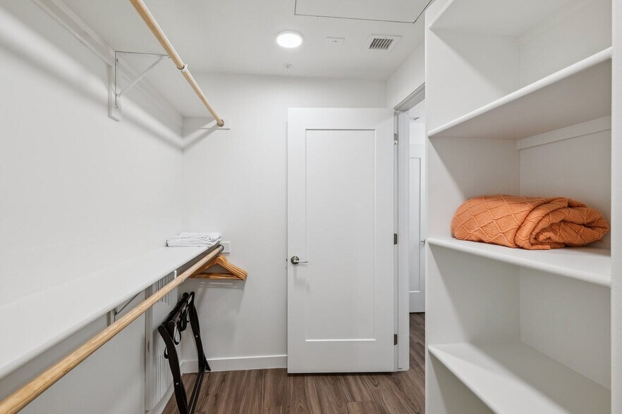 Building Photo - 222 E Jefferson St