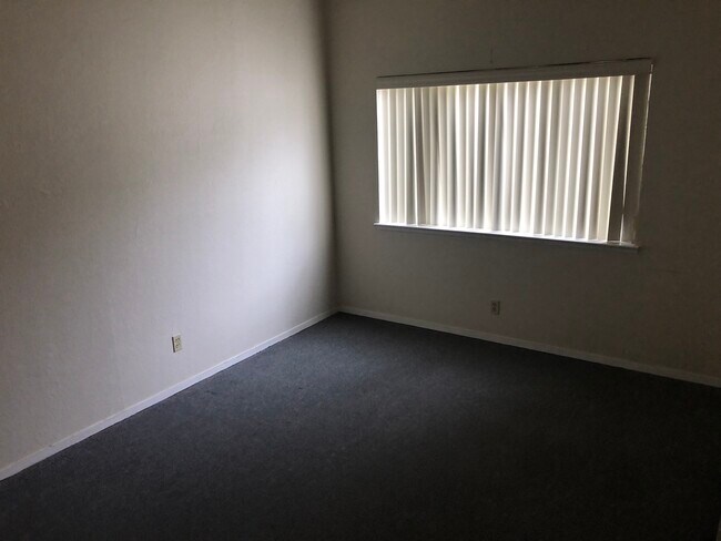 Building Photo - 1470 12th Ave