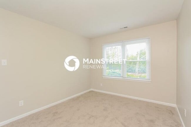 Building Photo - 3 Bedroom Pet-Friendly Home in CHARLOTTE, NC with Main Street Renewal