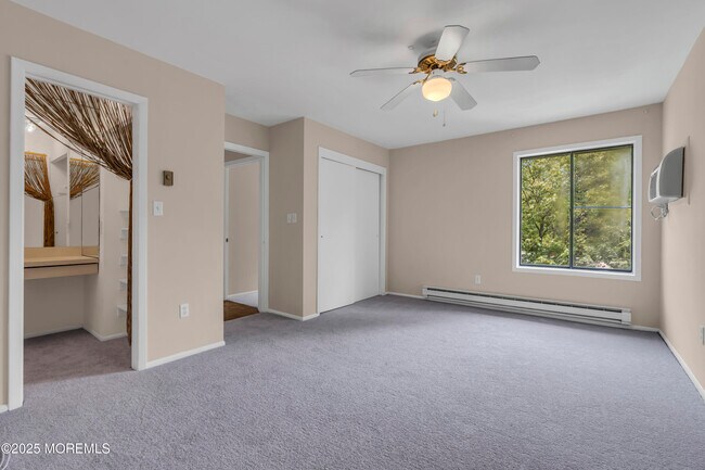 Building Photo - 30 Meadow Green Cir