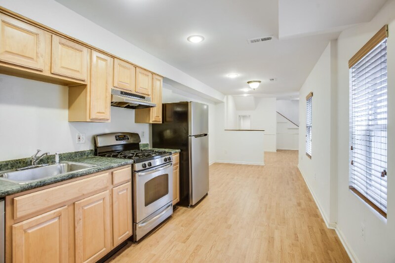 Building Photo - 729 10th St NE