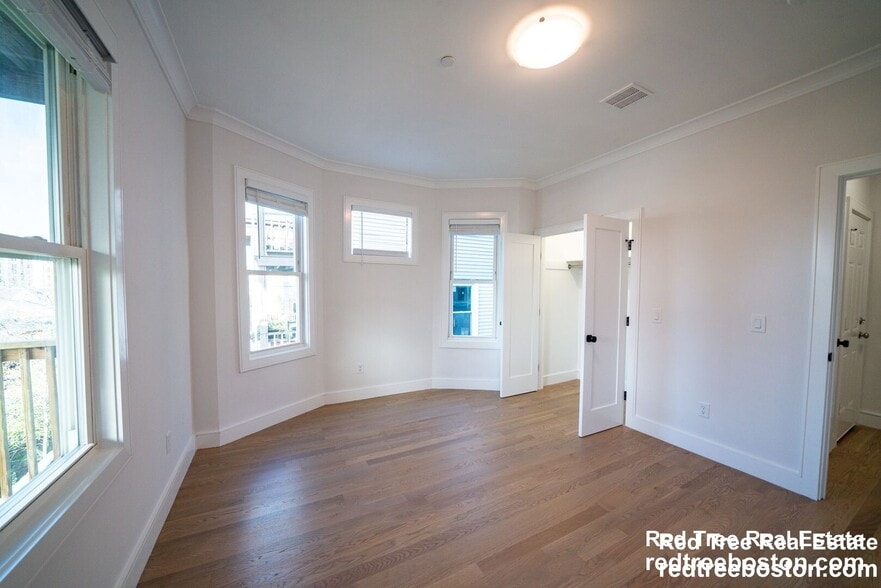 Building Photo - 37 Calumet St