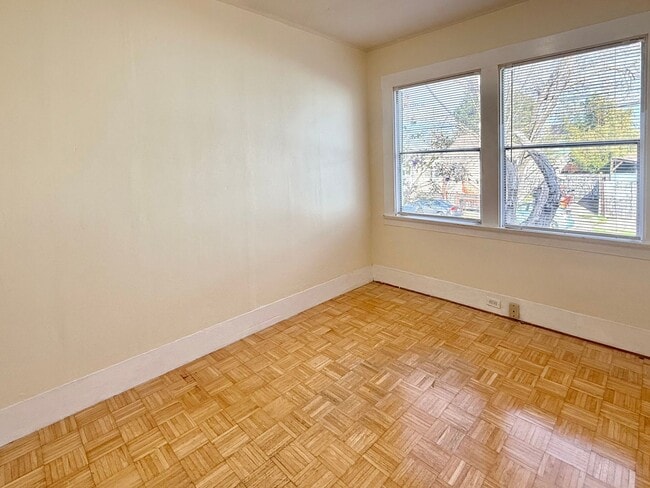 Building Photo - Cozy 2+bdrm/1 bath home w/a huge basement, washer/dryer, & off street pkg, space in the heart of ...