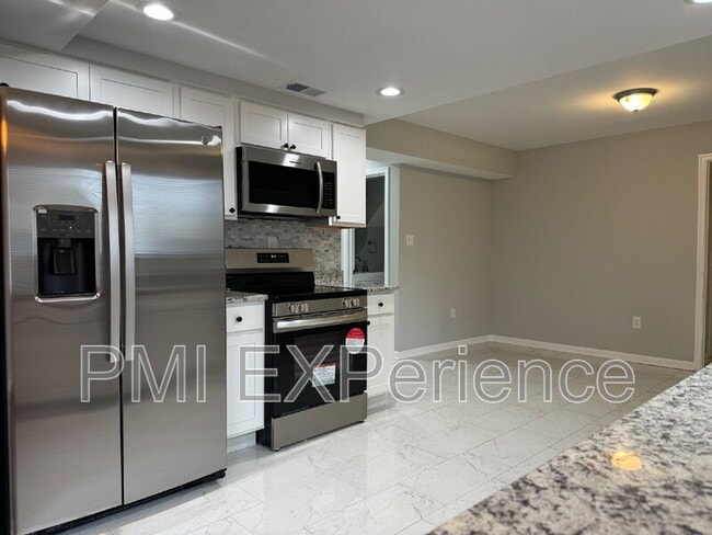 Building Photo - 9806 Ambler Ln