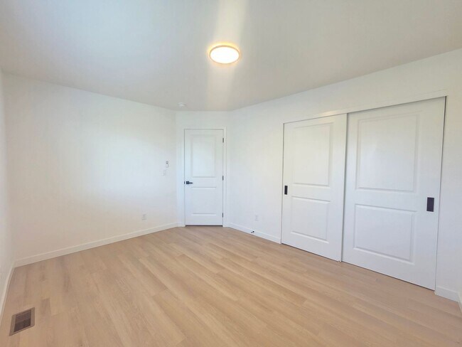 Building Photo - $2,500 - 4 Bed / 2.5 Stunning Home in Five Mile Prairie Neighborhood