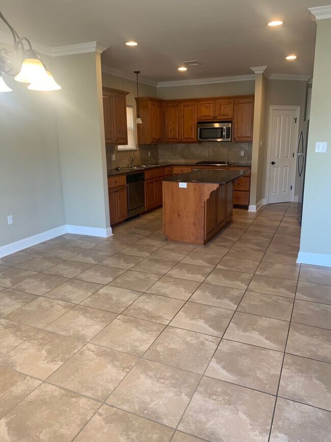 Building Photo - 4BR/3BA