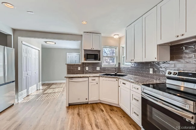 Building Photo - 5475 Primrose Ln