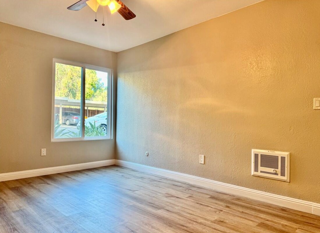 Building Photo - 432 Edgehill Ln