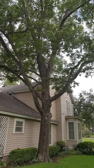 Building Photo - 316 1/2 E 7th Street Unit