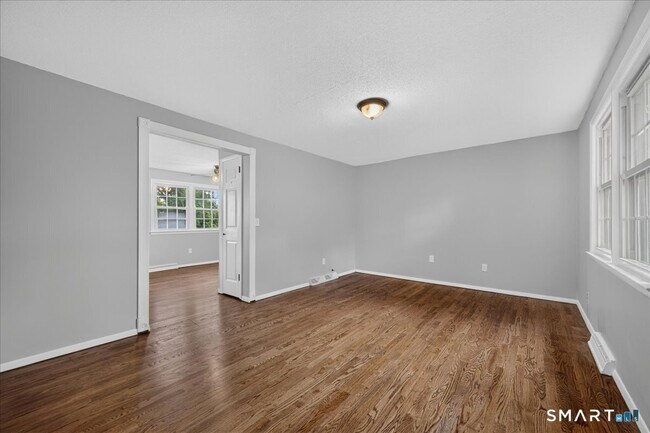 Building Photo - 6 Carolina Dr