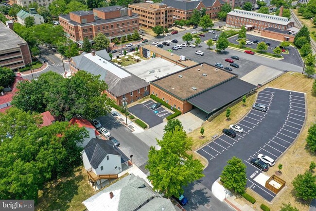 Building Photo - 210 E Boscawen St