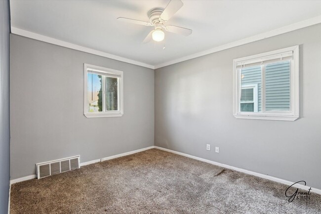 Building Photo - $1400 3 bedroom bungalow