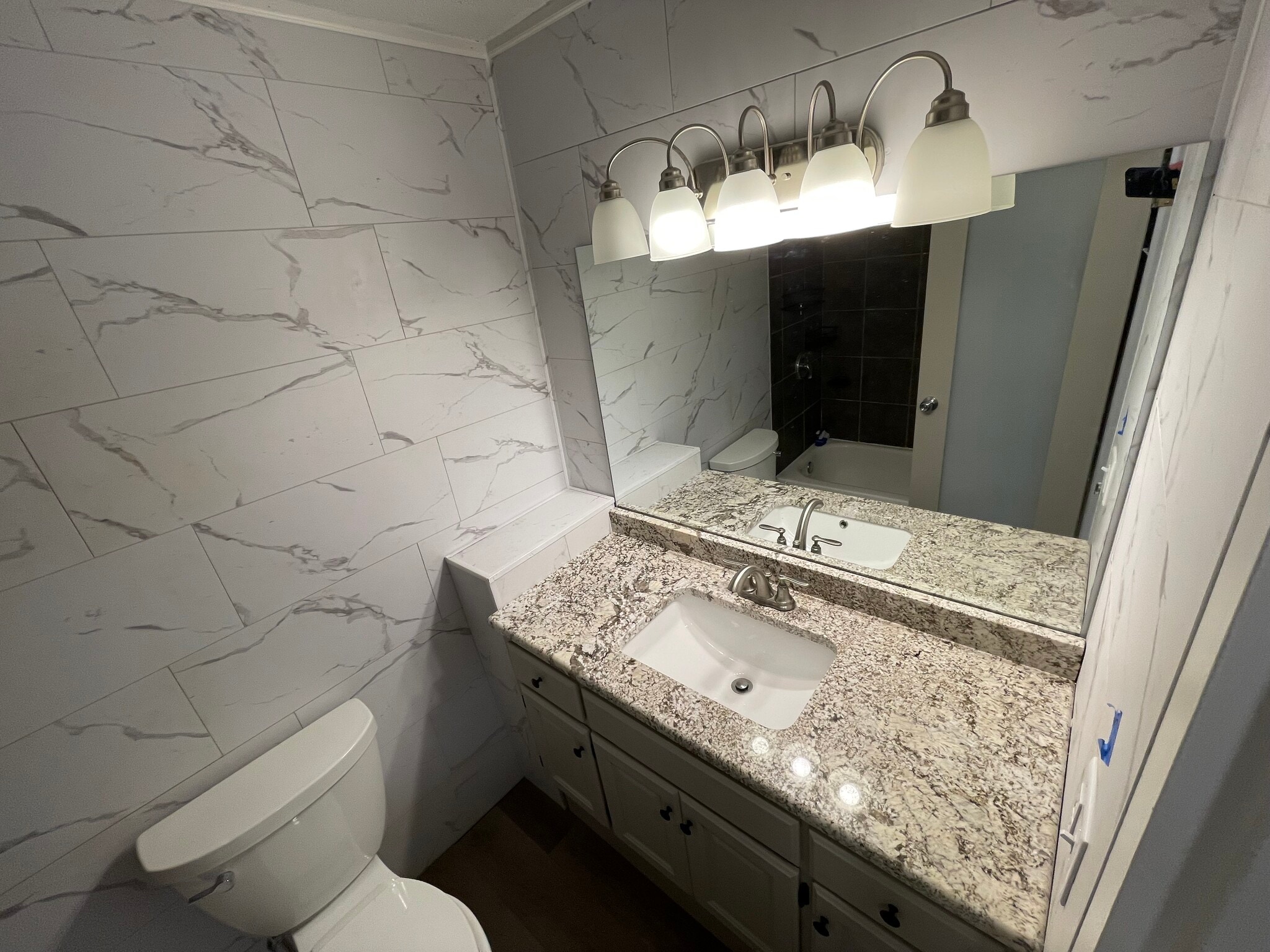 Building Photo - 2740 N Pine Grove Ave