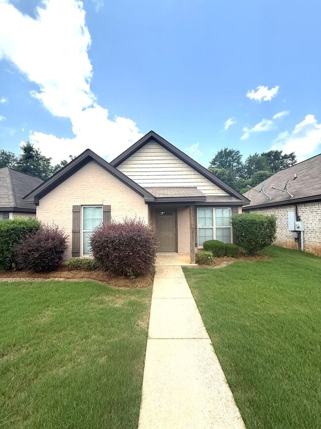 Building Photo - ** 3 Bed 2 Bath located in Burbank Crossing ** Call 334-366-9198 to schedule a self tour