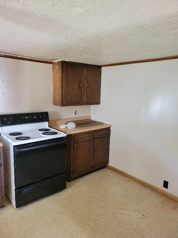 Building Photo - 912 Hancock Ave