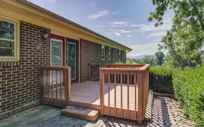 Building Photo - 223 Sequoyah Dr