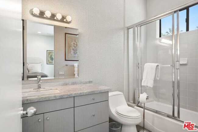 Building Photo - 6 Rocky Ln