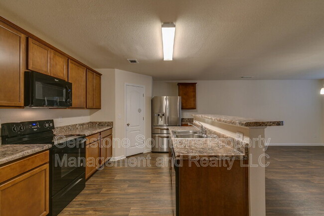 Building Photo - 2508 Queen Bee Dr