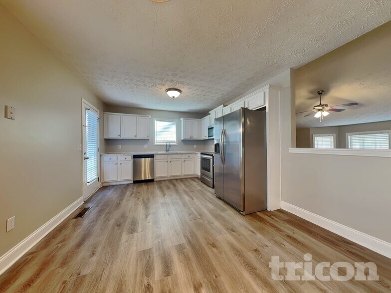 Building Photo - 97 Farmington Dr