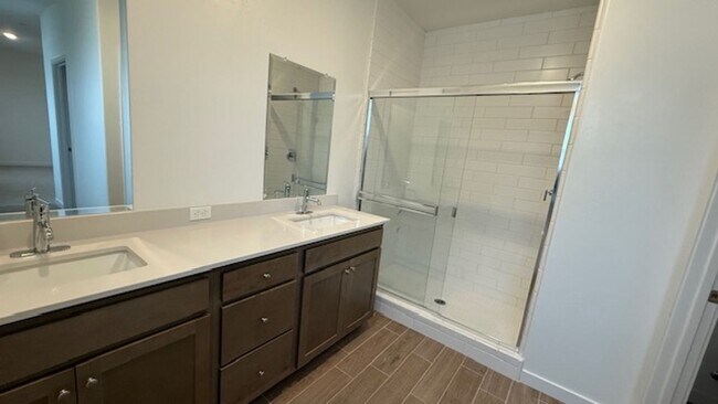 Building Photo - 12505 Camino Glorieta, Bakersfield, CA 93311