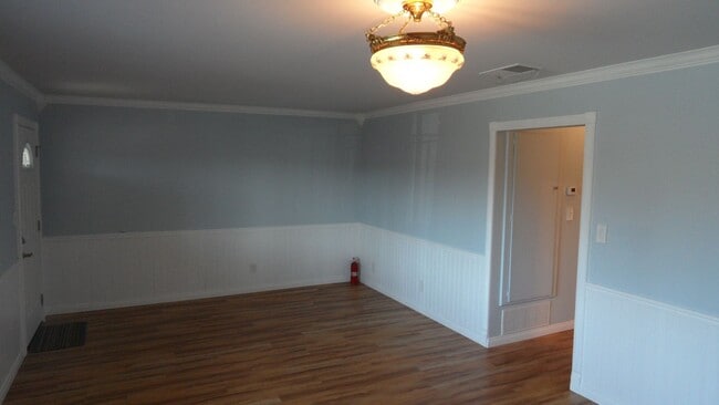 Building Photo - Nicely Updated 1 Bedroom 1 Bathroom, Coco ...