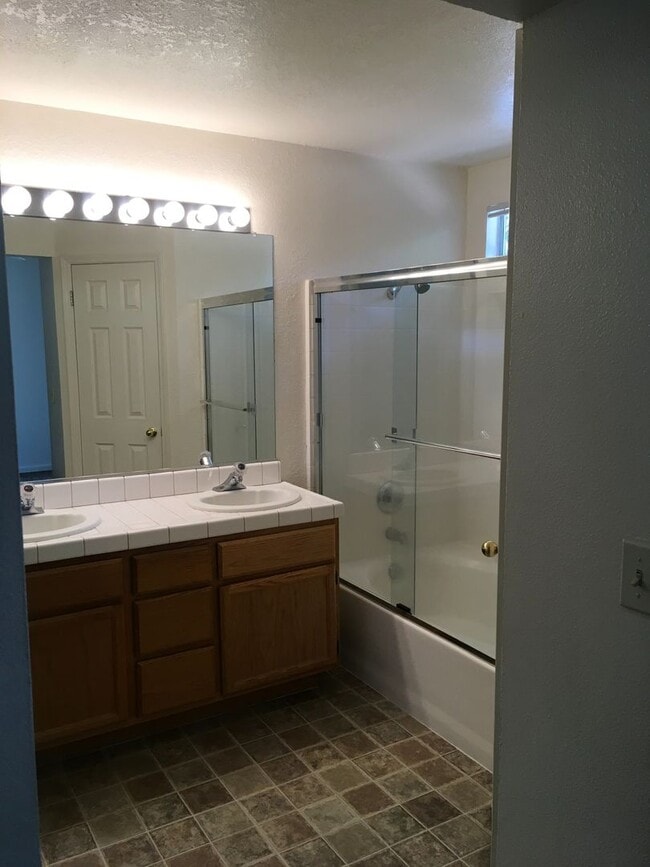 Building Photo - Quail Ridge Subdivision Home