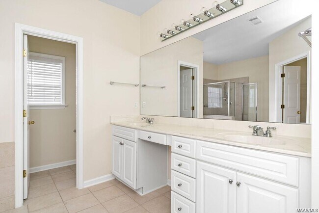 Building Photo - 3412 Crestwood Ln