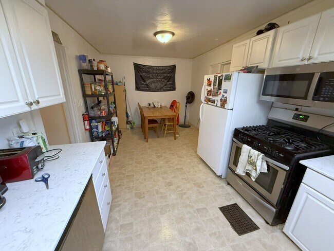 Building Photo - 1117 Bowen Ct