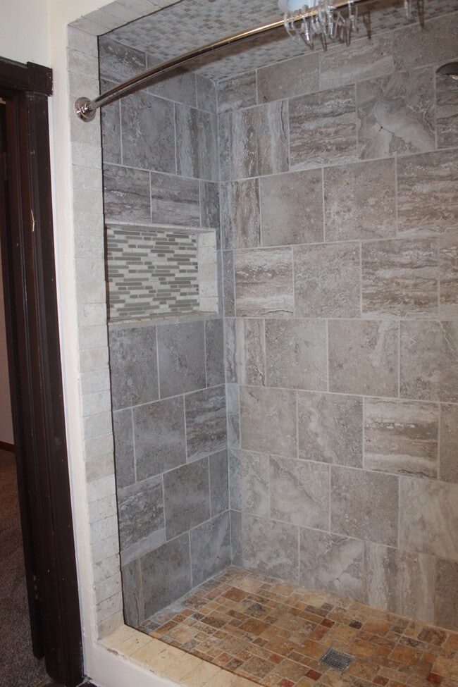 Building Photo - Carl Albert Schools! - Great Home!