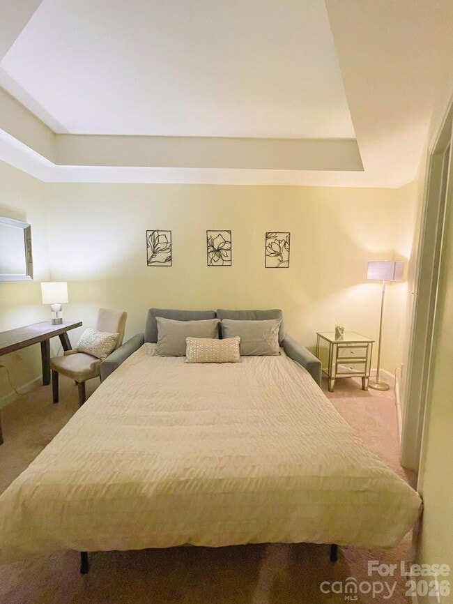 Building Photo - 718 W Trade St