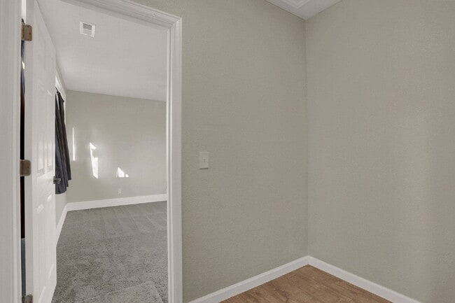 Building Photo - 817 Westmoor Dr