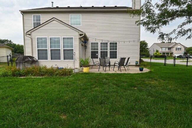Building Photo - Spacious 4-Bedroom Haven with 2.5 Baths and Nearly 3,000 Sq Ft of Comfort in Indianapolis!