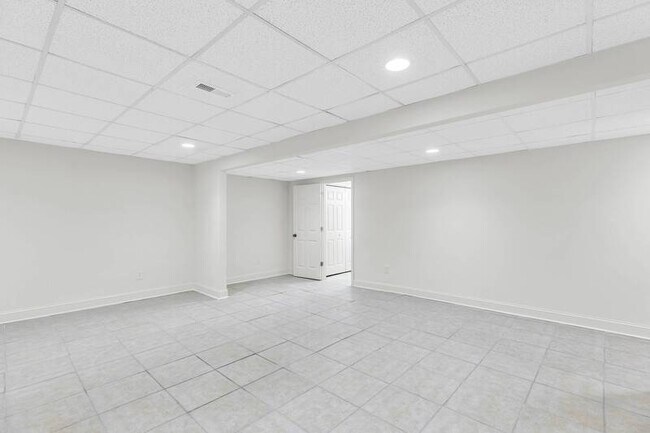 Building Photo - 66 Frances Dr