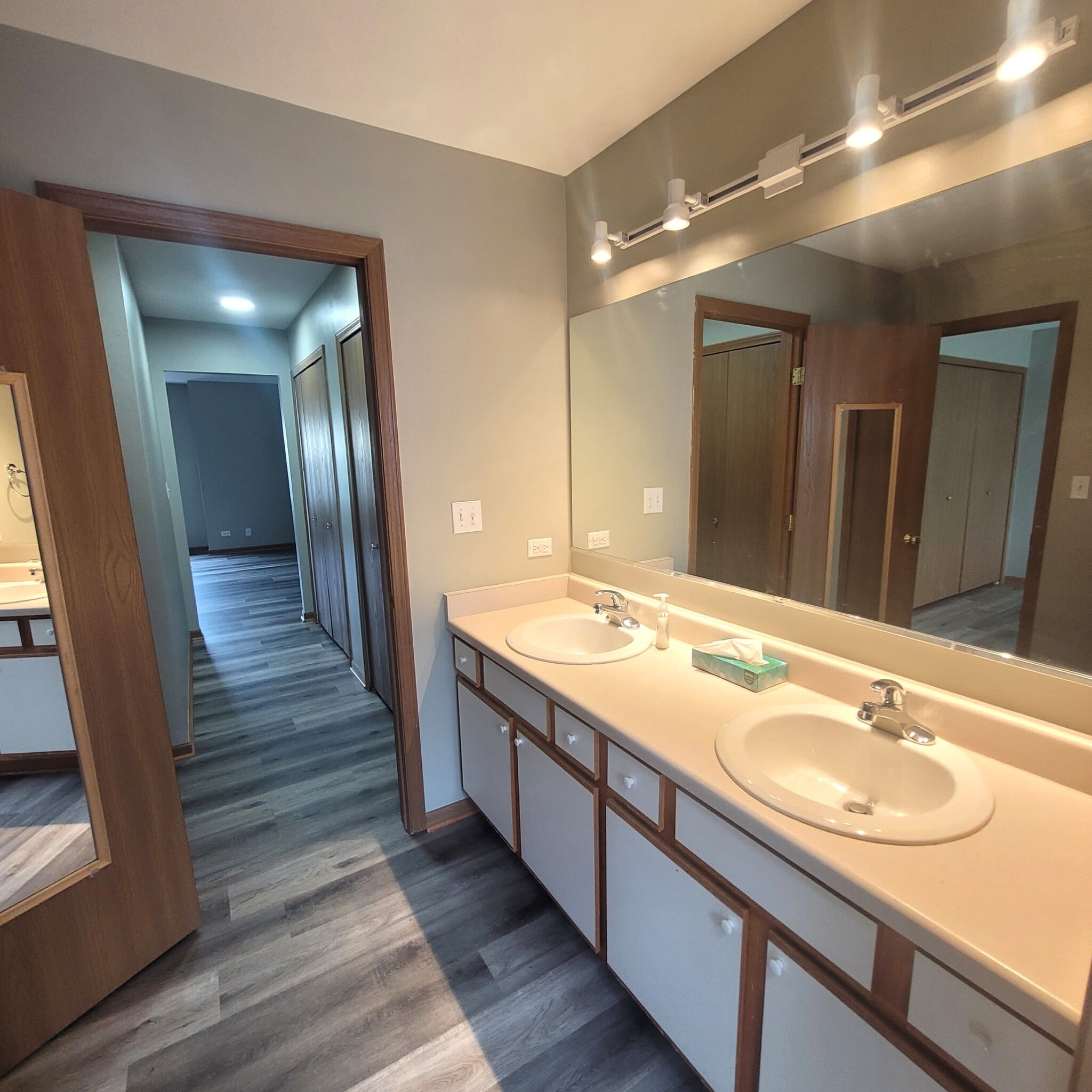 Building Photo - 156 Castlewood Ct
