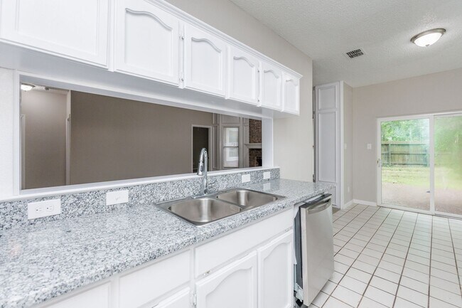 Building Photo - 11313 Red Creek Cir