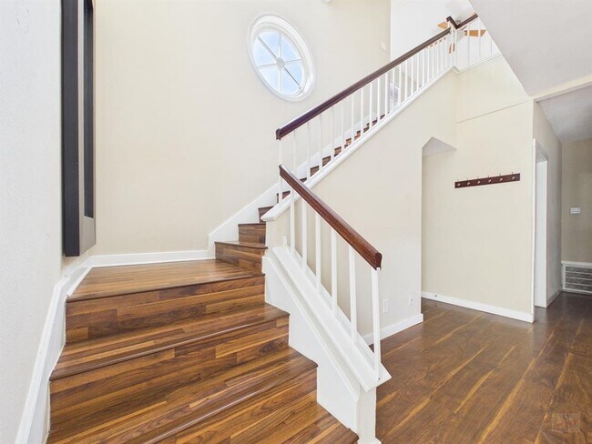 Building Photo - 2529 Rio Grande St