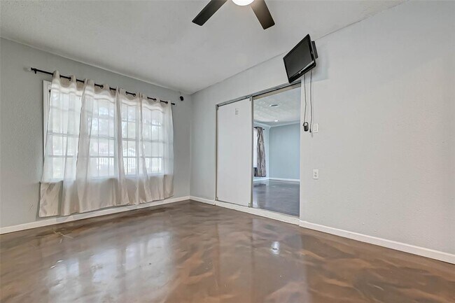 Building Photo - 8414 Flintridge Dr