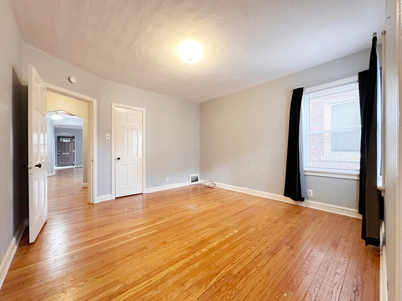 Building Photo - 5816 Mardel Ave