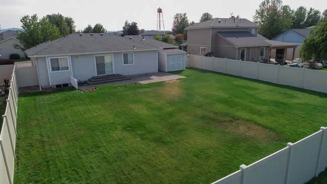 Building Photo - **Coming Soon** 3 Bed 2 Bath fully updated home adjacent to park & shopping