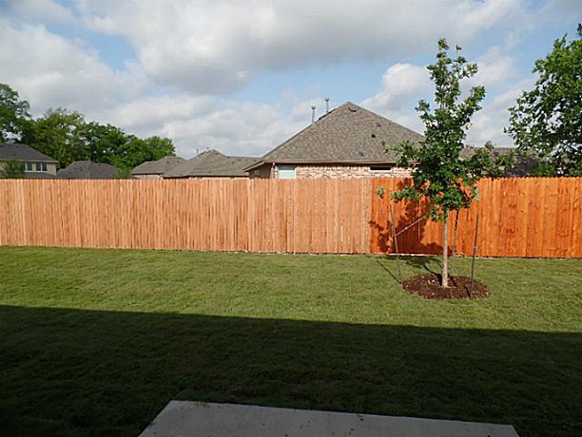 Building Photo - 1304 Poplar Dr