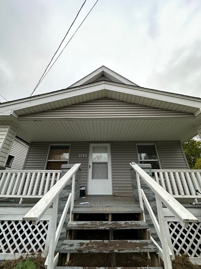 West Side 4Bed UPDATED SingleFamily Av... 3152 W 68th St