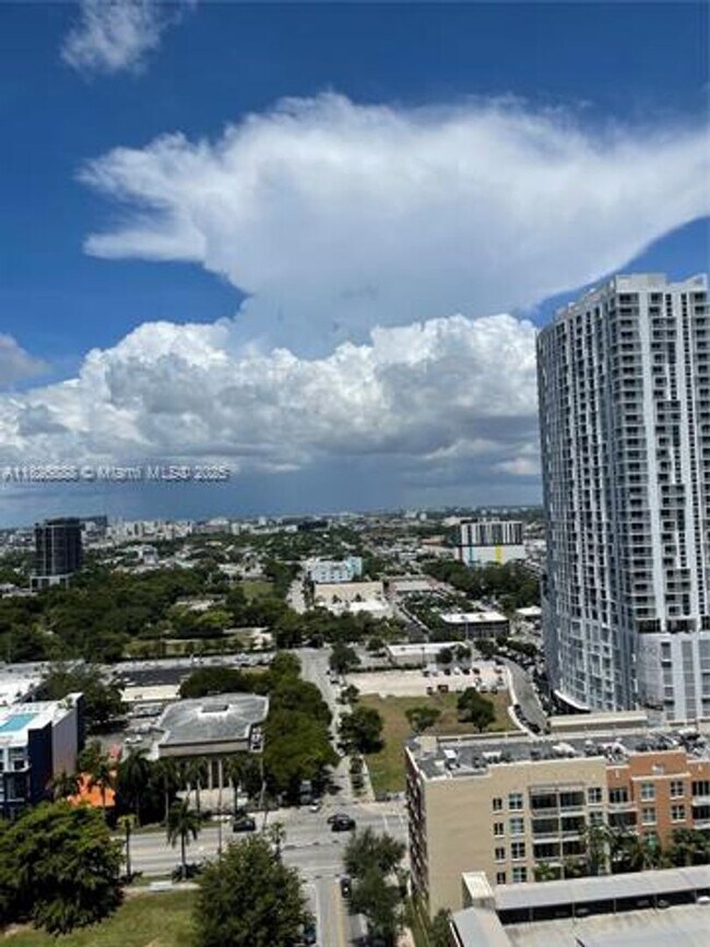 Building Photo - 1900 N Bayshore Dr