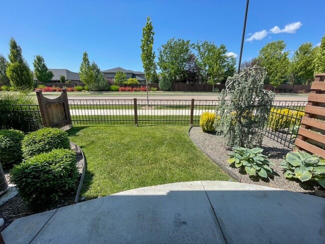 Building Photo - 4200 W Lovegood Ln