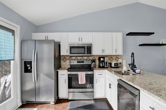 Building Photo - 165 Valdosta Ave