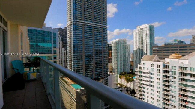 Building Photo - 1155 Brickell Bay Dr