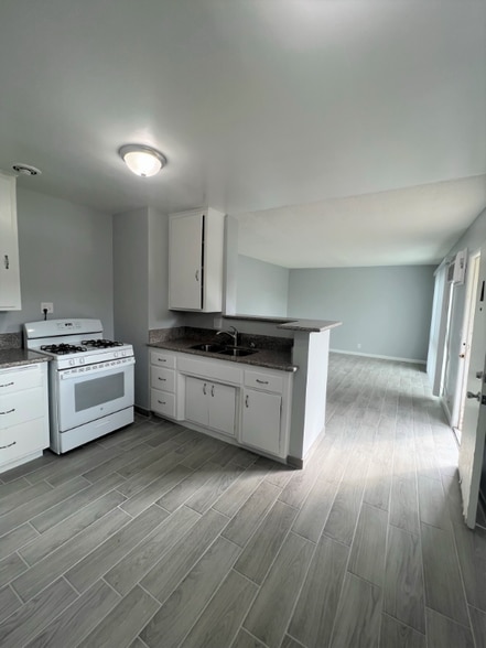 Building Photo - 201 N Montague Ave