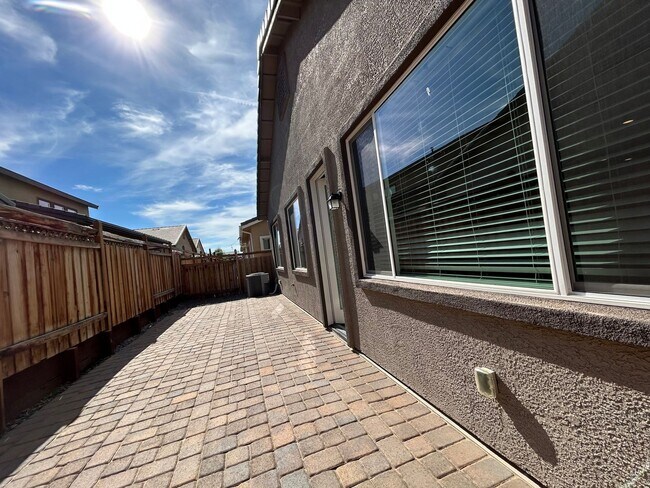 Building Photo - STUNNING 4 Bed / 2 Bath in Wingfield Springs- Available 6/15!