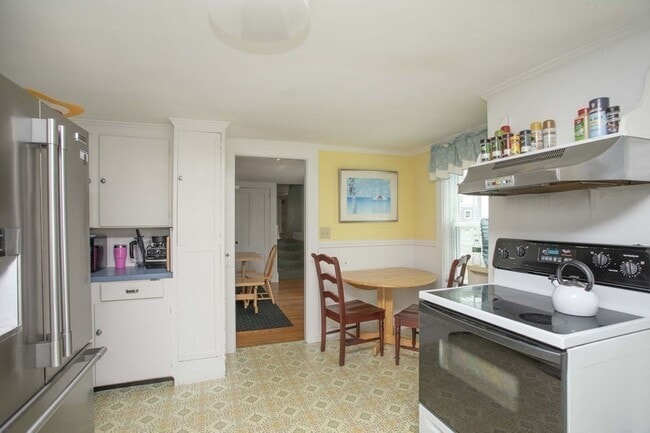 Building Photo - 63 Glades Rd